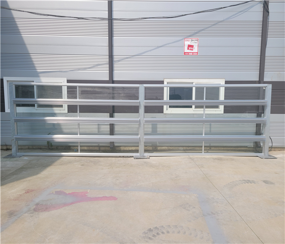 소음감쇄성능을 보유한 반사형 투명방음판