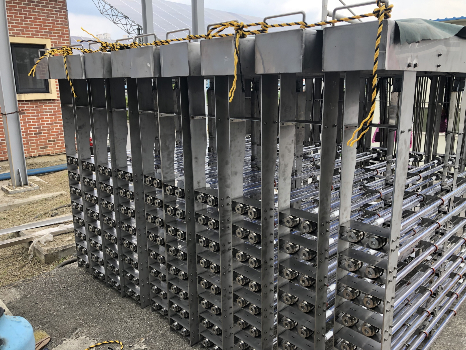 세척링 및 엔코더 속도조절 세척시스템을 적용한 수로형 자외선 살균장치